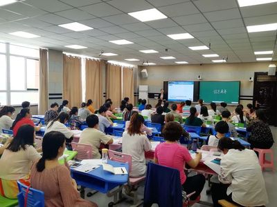 圖書館與圖木舒克市教育局攜手合作，共推教育智能化發展